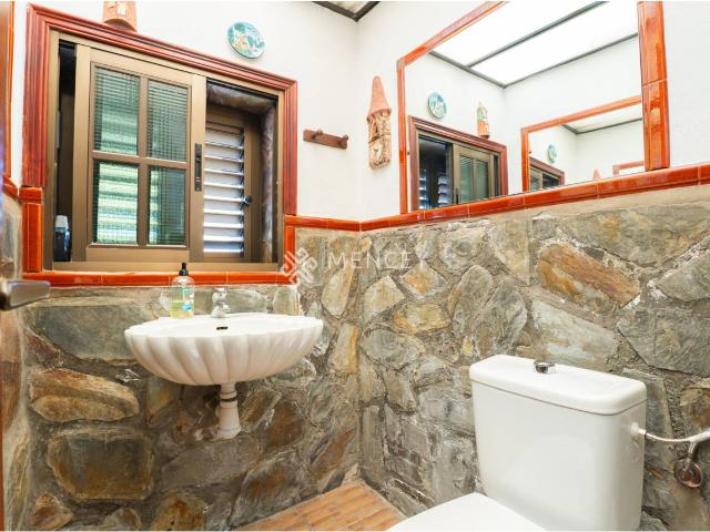 CASA TERRERA CON GARAJE Y PATIO EN SAN LÁZARO, A UN PASO DE LA LAGUNA