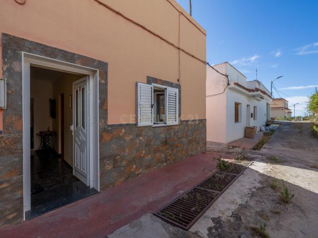 CASA TERRERA CON HUERTO Y VISTAS
