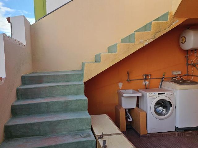 Casa con 5 viviendas independientes