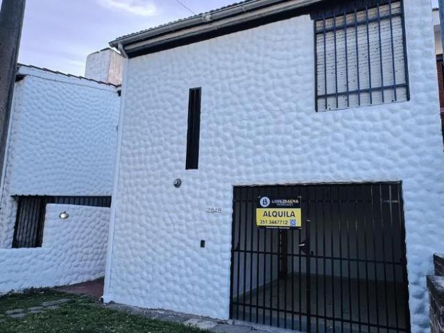 Casa tipo Dúplex en alquiler Barrio Alto Verde dos dormitorios, patio con asador y cochera