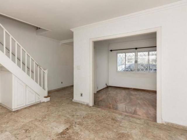 Casa tipo para venda com 3 quartos, sendo 1 suíte, 160m²