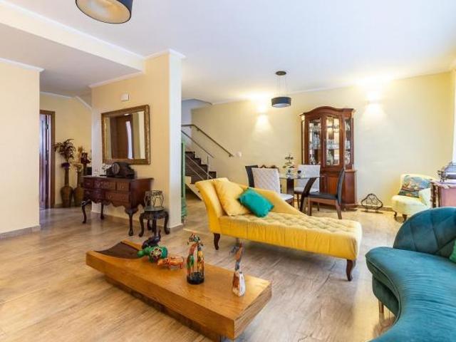 Casa tipo para venda com 3 quartos, sendo 1 suíte, 267m²