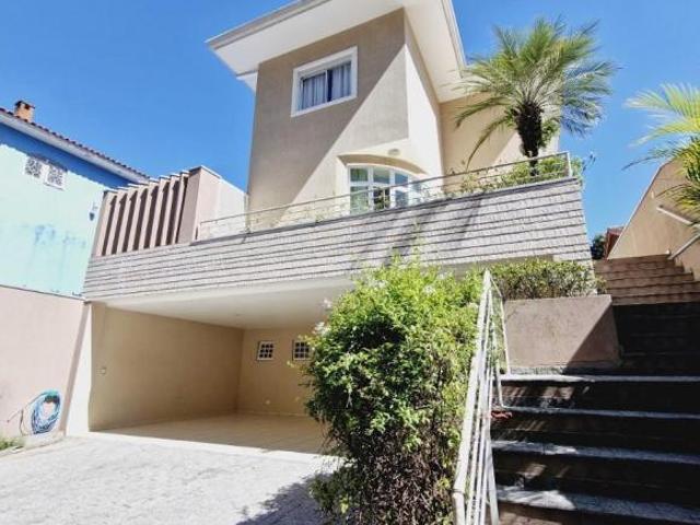 Casa tipo para venda com 3 quartos, sendo 3 suítes, 320m²