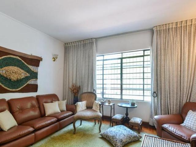Casa tipo para venda com 3 quartos, 150m²