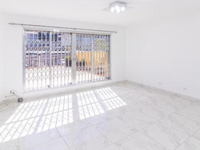 Casa tipo para venda com 3 quartos, 156m²