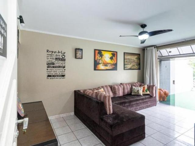 Casa tipo para venda com 3 quartos, 184m²