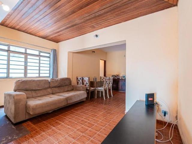 Casa tipo para venda com 3 quartos, 110m²