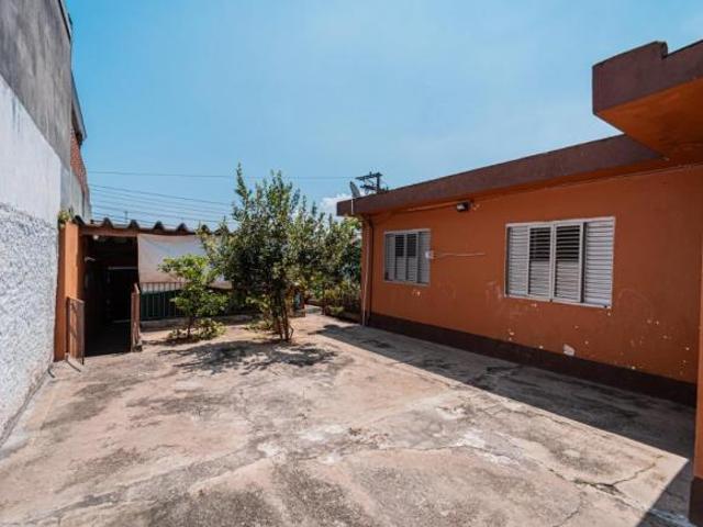 Casa tipo para venda com 3 quartos, 110m²