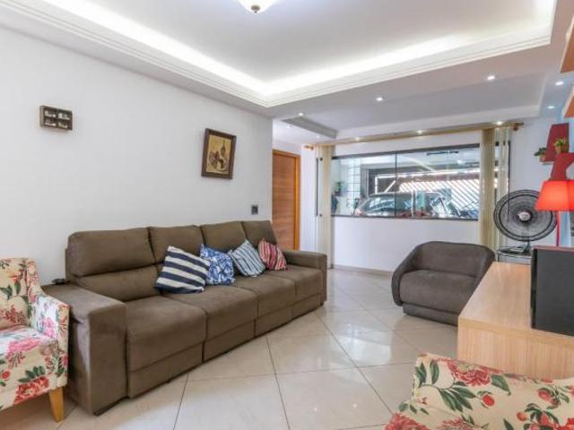 Casa tipo para venda com 3 quartos, 138m²