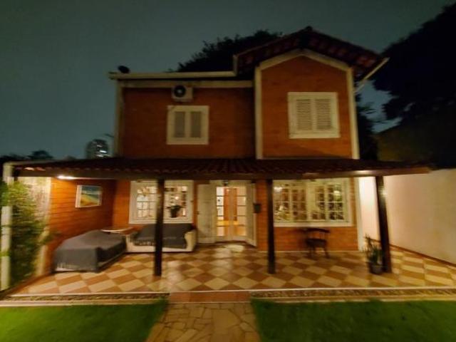 Casa tipo para venda com 3 quartos, 277m²