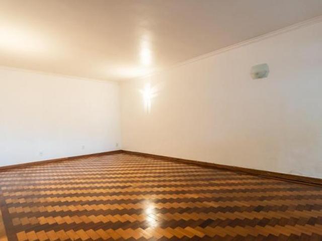 Casa tipo para venda com 3 quartos, 200m²