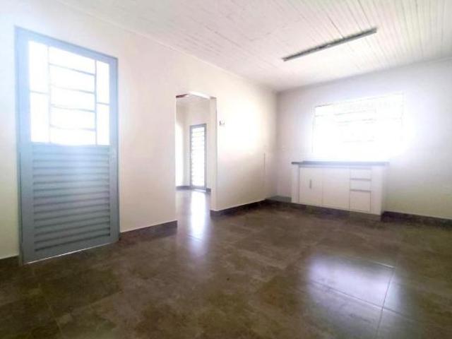 Casa tipo para venda com 3 quartos, 200m²