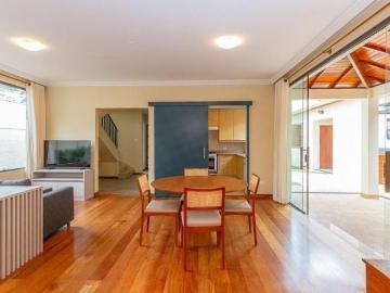 Casa tipo para venda com 3 quartos, 220m²