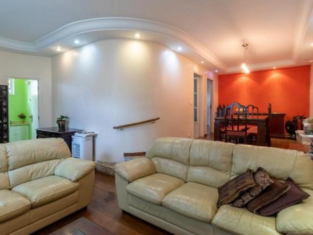 Casa tipo para venda com 3 quartos, 383m²