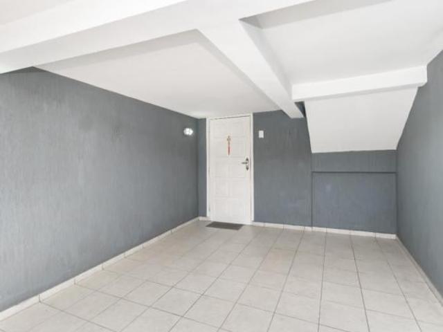 Casa tipo para venda com 3 quartos, 96m²