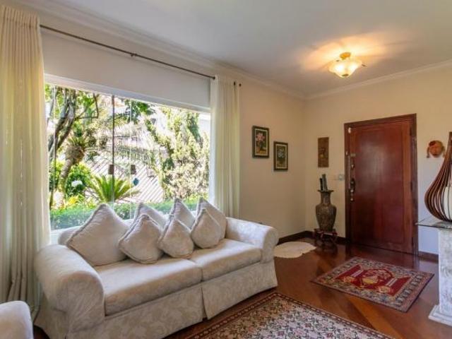 Casa tipo para venda com 4 quartos, sendo 1 suíte, 209m²