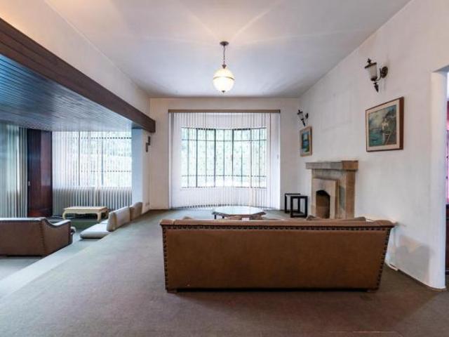 Casa tipo para venda com 4 quartos, sendo 1 suíte, 330m²