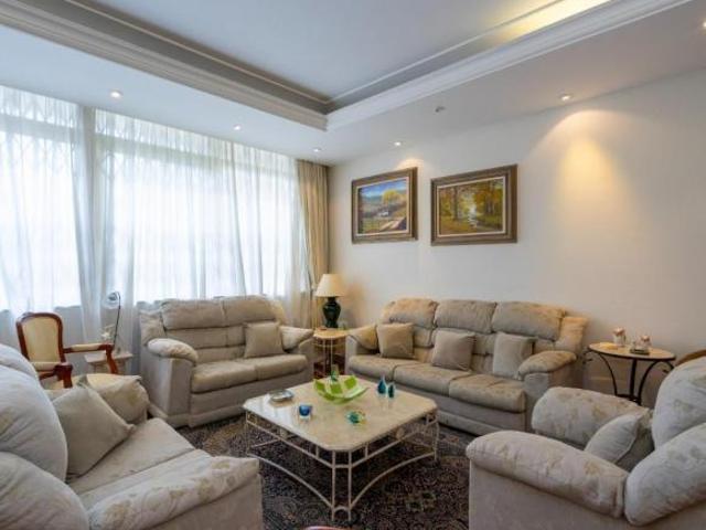 Casa tipo para venda com 4 quartos, sendo 1 suíte, 375m²
