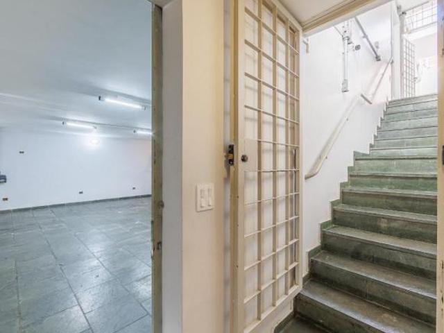 Casa tipo para venda com 4 quartos, sendo 2 suítes, 317m²