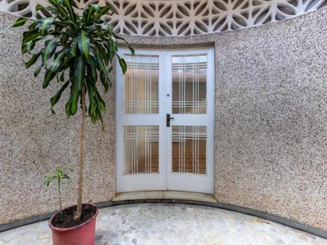 Casa tipo para venda com 4 quartos, sendo 2 suítes, 334m²