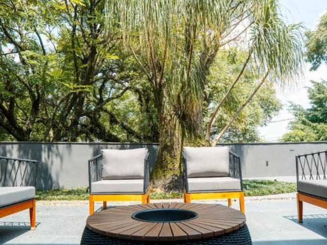 Casa tipo para venda com 4 quartos, sendo 4 suítes, 716m²