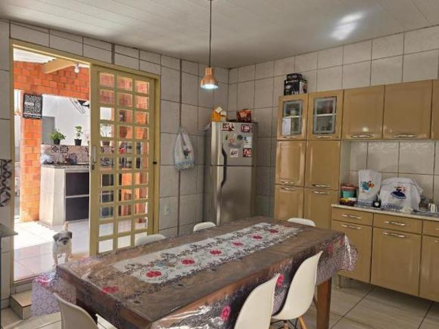 Casa tipo para venda com 4 quartos, 140m²
