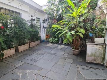 Casa tipo para venda com 4 quartos, 168m²
