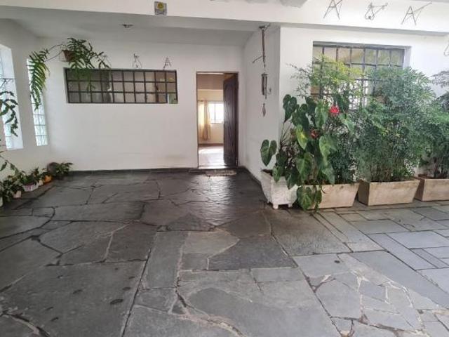 Casa tipo para venda com 4 quartos, 168m²