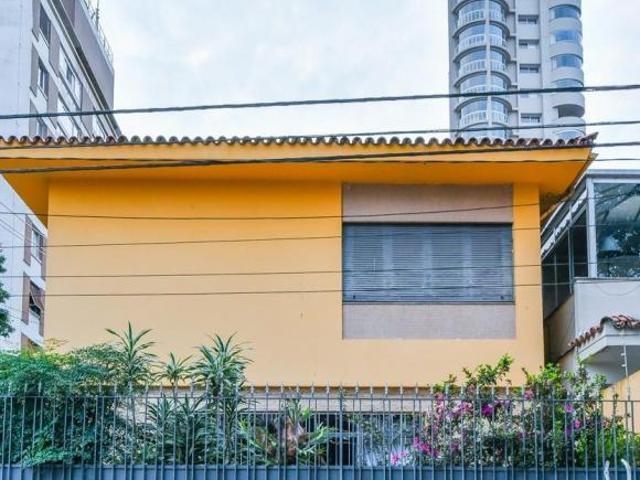 Casa tipo para venda com 4 quartos, 290m²