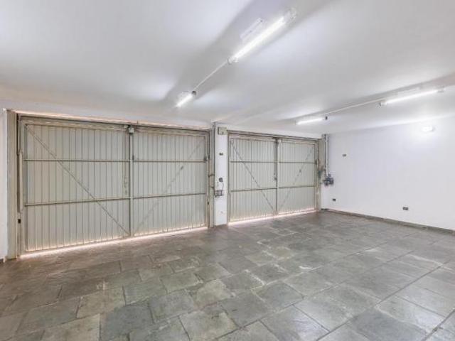 Casa tipo para venda com 4 quartos, 317m²