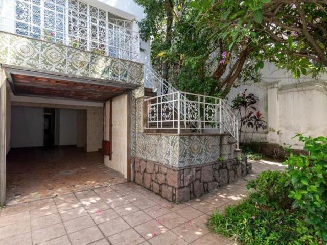 Casa tipo para venda com 4 quartos, 335m²