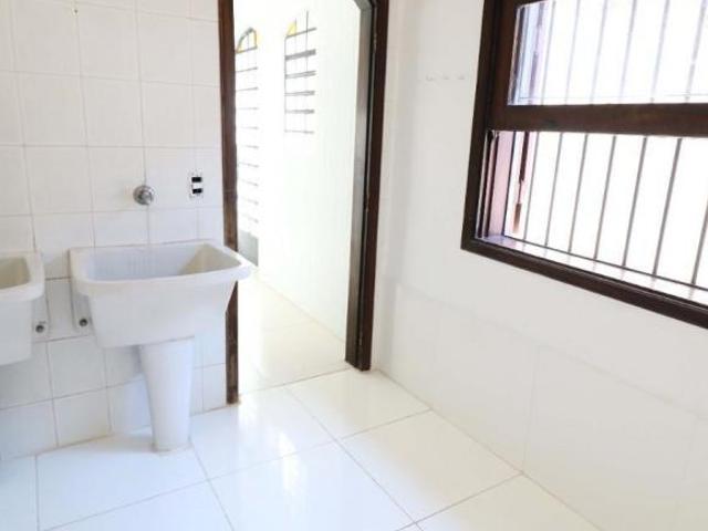 Casa tipo para venda com 4 quartos, 336m²