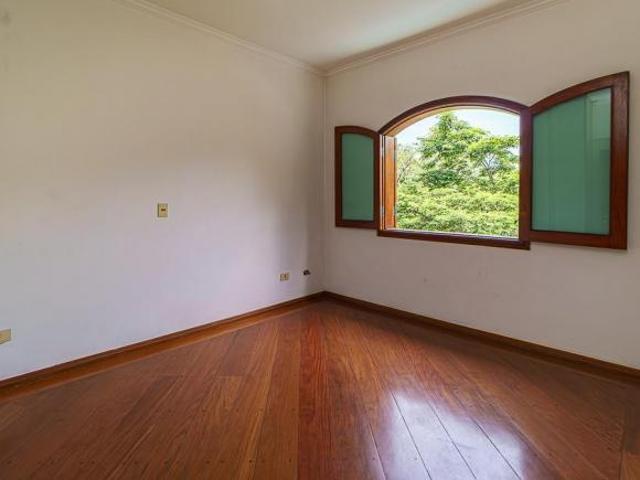 Casa tipo para venda com 4 quartos, 560m²