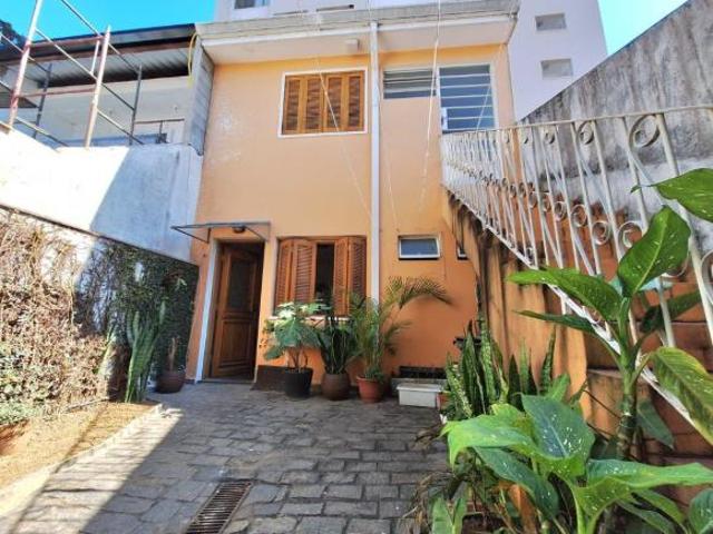 Casa tipo para venda com 5 quartos, sendo 3 suítes, 231m²