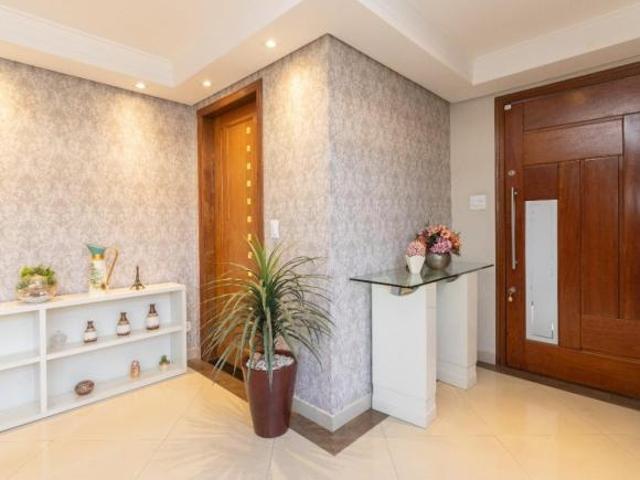 Casa tipo para venda com 5 quartos, 360m²