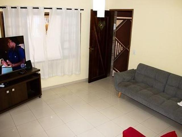 Casa tipo para venda com 6 quartos, sendo 2 suítes, 242m²