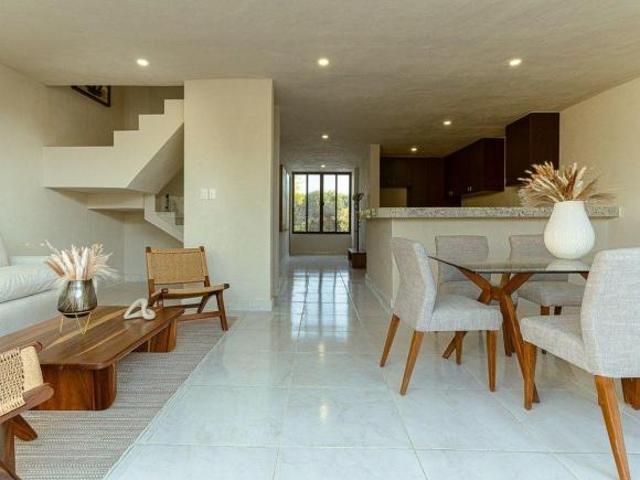 Casa tipo townhouse en venta en Chuburna Puerto