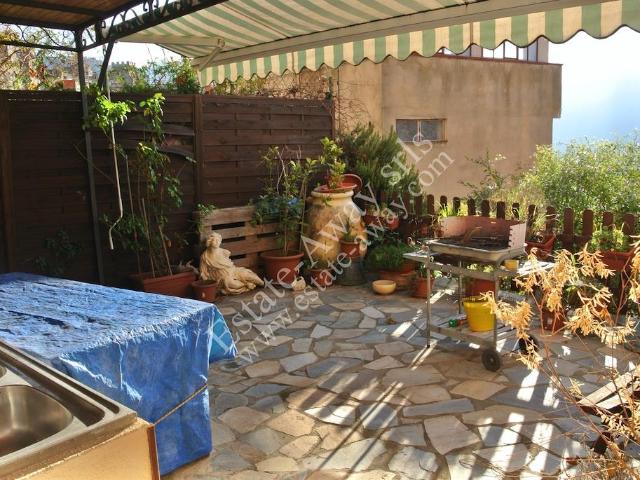 Casa Tipica Ligure in Vendita a Perinaldo  Vista Mare, Giar. 80m² Perinaldo