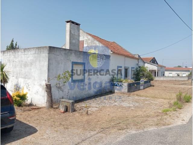 Casa Típica Portuguesa com Terreno de 6346m2