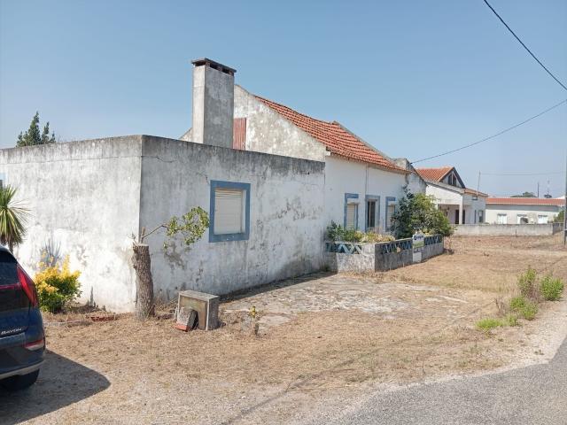 Casa Típica Portuguesa com Terreno de 6346m2 246m² Alvorninha