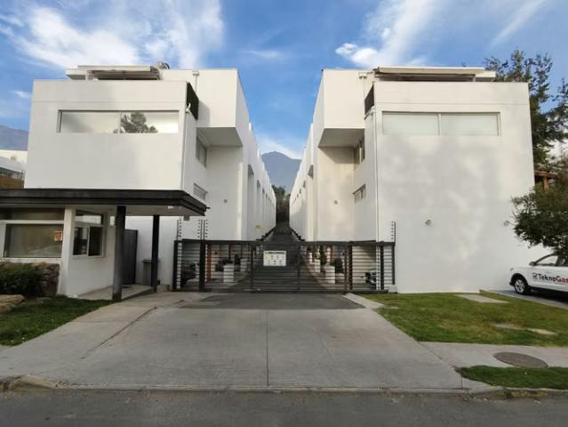 Casa Townhouse 4 Pisos | 4 dormitorios por 8900.00 en Peñalolén