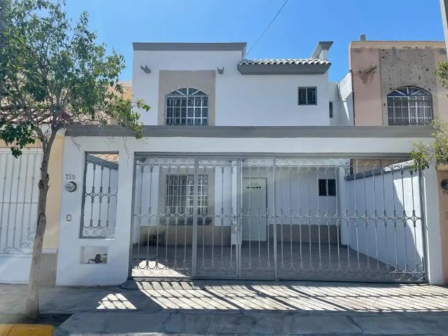 Casa totalmente amueblada en renta en Lomas del Valle