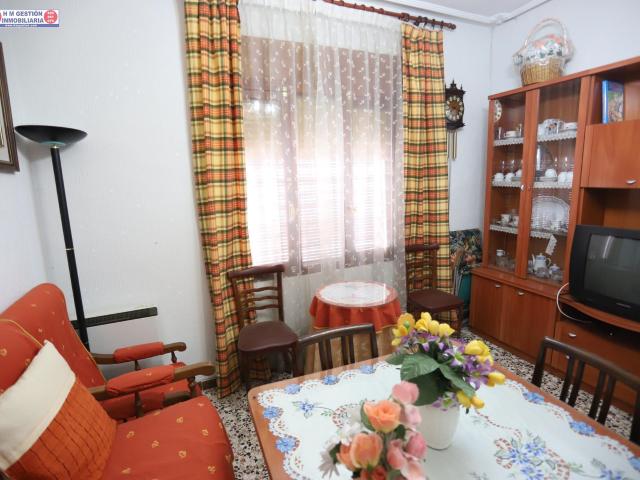 CASA TOTALMENTE EQUIPADA PARA ENTRAR A VIVIR EN EL CENTRO DE QUERO
