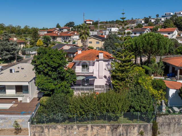 Casa totalmente mobiliada com 5 quartos em Sequeira, Braga