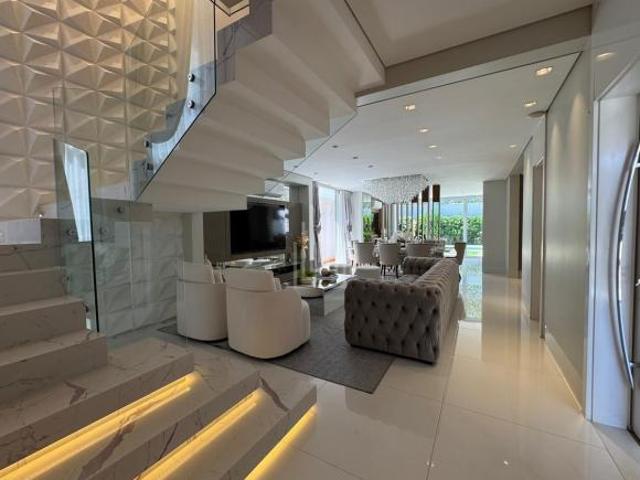 Casa totalmente mobiliado e decorado com 4 suítes à venda em Foz do Iguaçu
