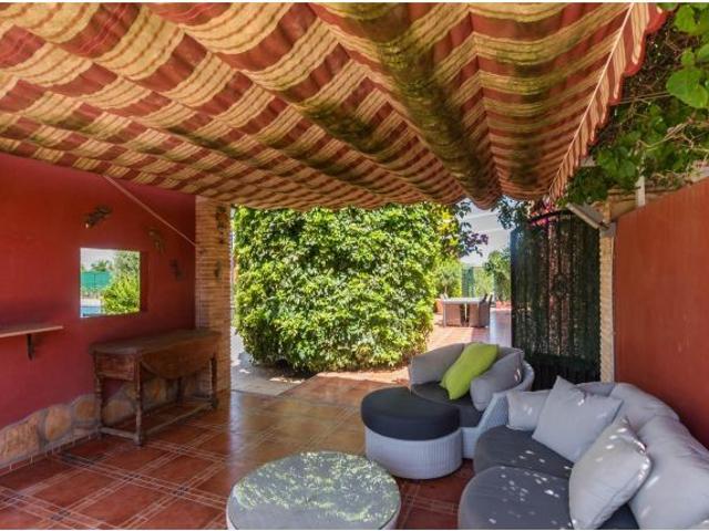 Casa Totalmente Reformada con Terreno y piscina propia en Beniaján