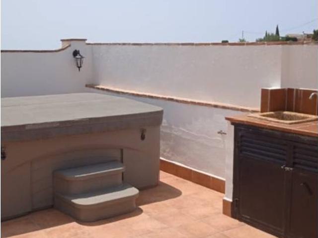 Casa totalmente reformada en Frigiliana con 2 dormitorios gran terraza con jacuzzi