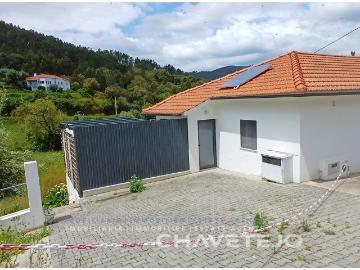 Refúgio Rural Renovado com Ribeira e Terreno a dois minutos. 0m² Nossa Senhora do Pranto