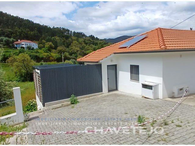 Refúgio Rural Renovado com Ribeira e Terreno a dois minutos. 0m² Nossa Senhora do Pranto