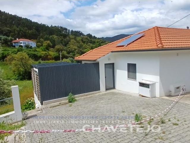 Refúgio Rural Renovado com Ribeira e Terreno a dois minutos do rio Zezere